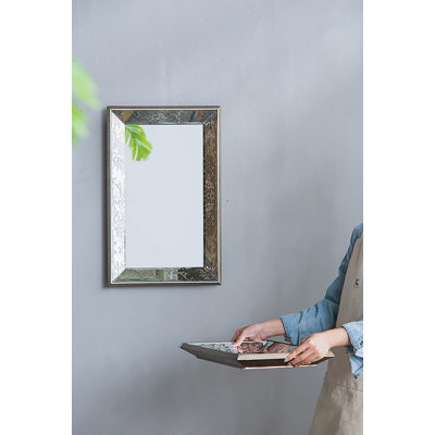 Miroir rectangulaire argenté 20 po x 12 po avec accents floraux