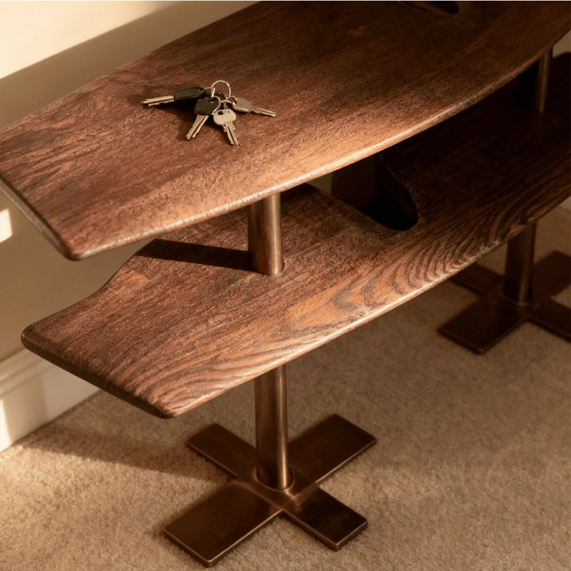 Console moderne et simple en bois massif., H 31,5 po x l 59 po x P 17,7 po