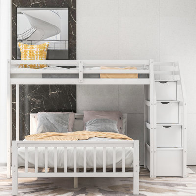 Lit mezzanine simple au-dessus d'un lit double blanc - peut accueillir plusieurs soirées pyjama avec facilité, comprend 3 grilles, des barrières de sécurité élevées et 3 lits