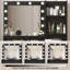 Bureau de coiffeuse avec miroir-440848924