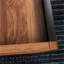 Table basse carrée en bois d'ingénierie avec tiroirs pleine extension, finition brun chaud, idéale pour le rangement et la présentation dans le salon