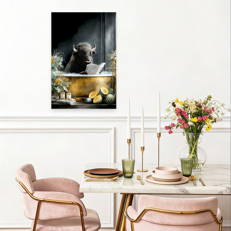 Bison en train de lire dans le bain, H 24 po x l 16 po