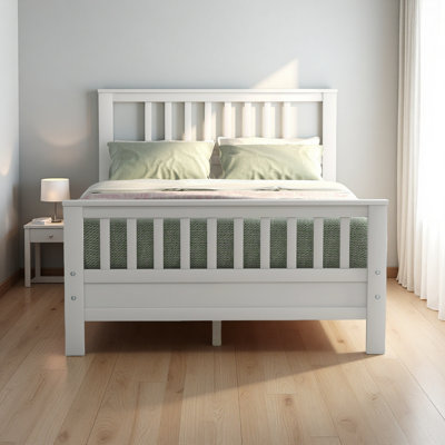 Lit plateforme en bois avec tête et pied de lit