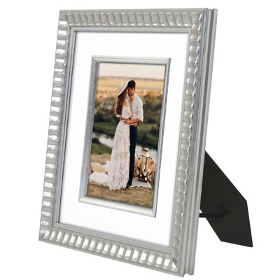 Cadre photo argenté avec passe-partout décoratif - verre incassable et support à chevalet