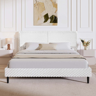 Lit simple et moelleux avec lit moelleux et lit confortable