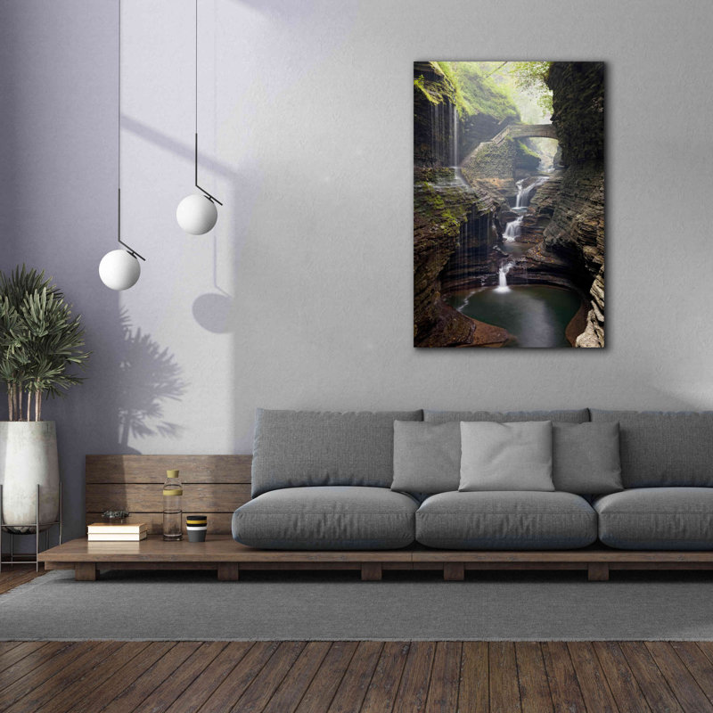 «Watkins Glen Rainbow Bridge» par Mike Jones, estampe numérique sur toile, H 60 po x l 40 po x P 1,5 po