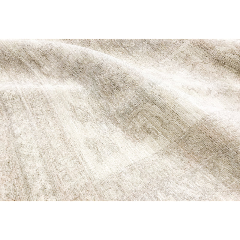 Sultanabad Hand-Knotted High-Quality Cream Area Rug