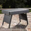 Table d'appoint grise PE, 40 cm H x 61 cm L x 41 cm P, structure en fer, aucun assemblage requis. Table d'appoint pratique, profonde, large et haute.