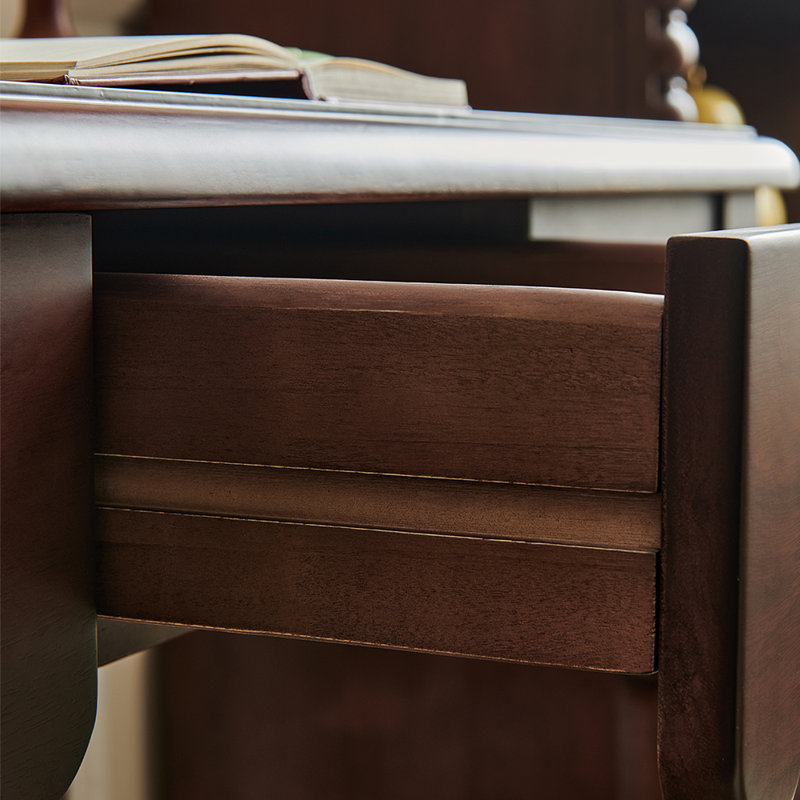 Bureau de style français antique