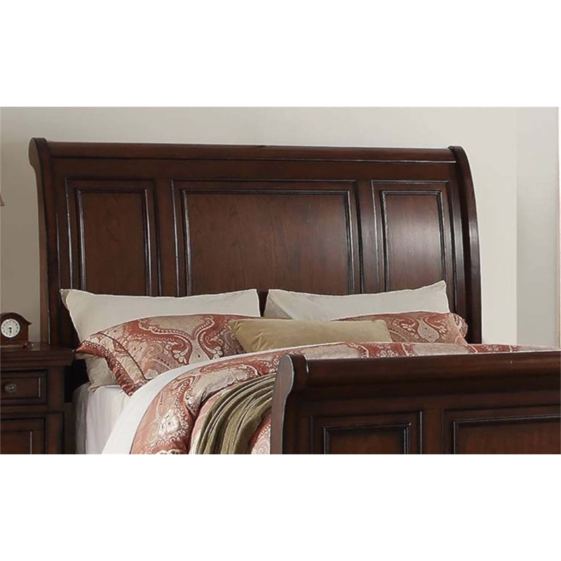 Très grand lit californien avec tête et pied de lit à deux panneaux, finition cerisier élégante pour une esthétique de chambre à coucher améliorée
