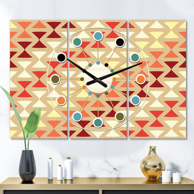 Très grande horloge murale rétro triangulaire ix Mid-Century