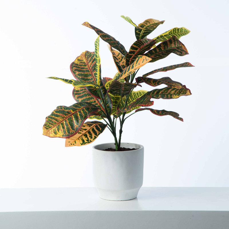 Plante à feuillage artificiel en pot