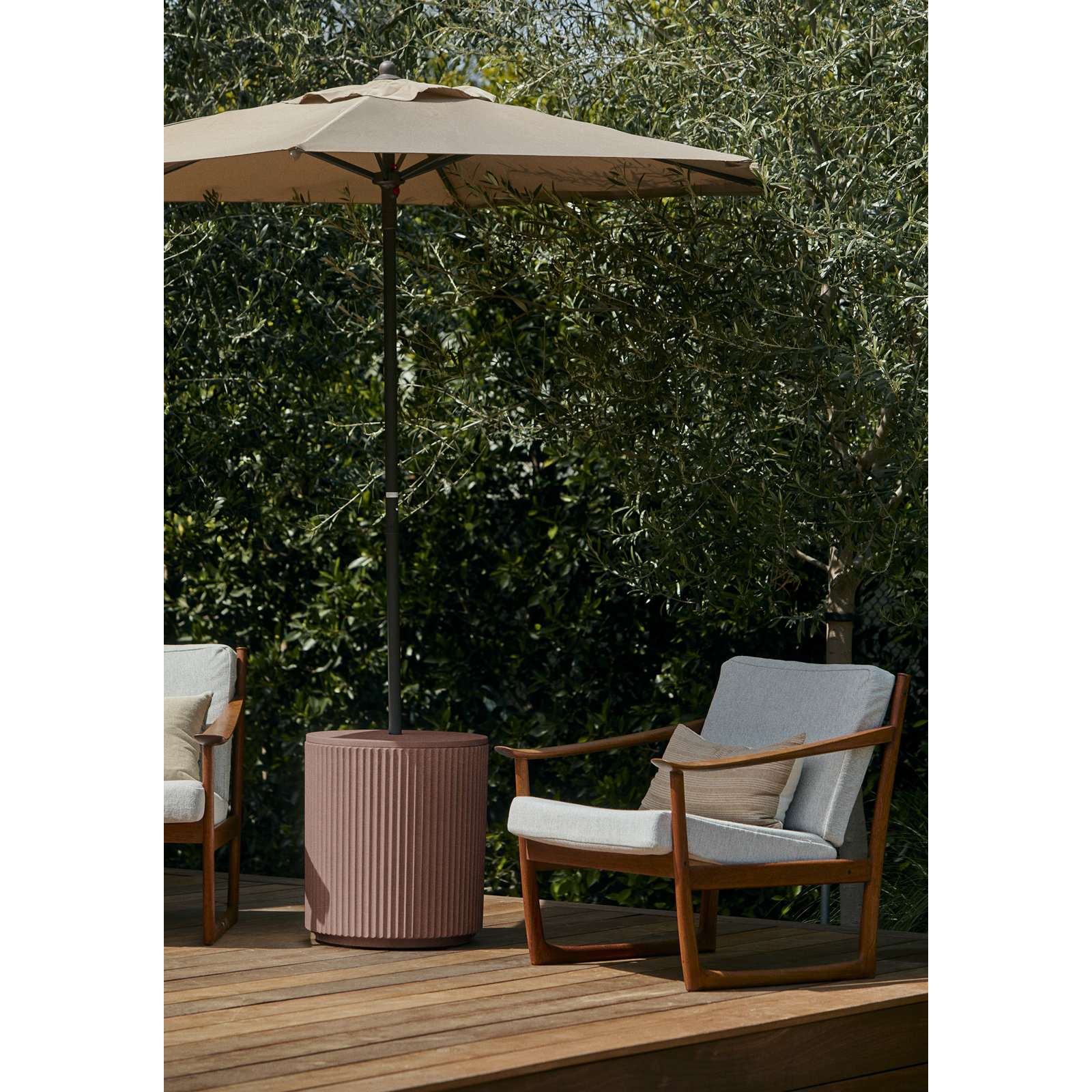 Demi 19" Patio Side Table, Terracotta