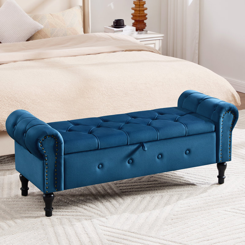 Élégant banc de rangement rembourré avec accoudoirs roulés et coutures élégantes, Bleu