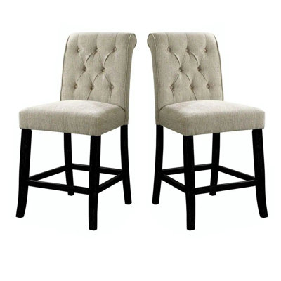 2 chaises rustiques à hauteur de comptoir, revêtement en tissu beige avec dossier à boutons et pieds en bois noir antique pour la décoration intérieure en chenille