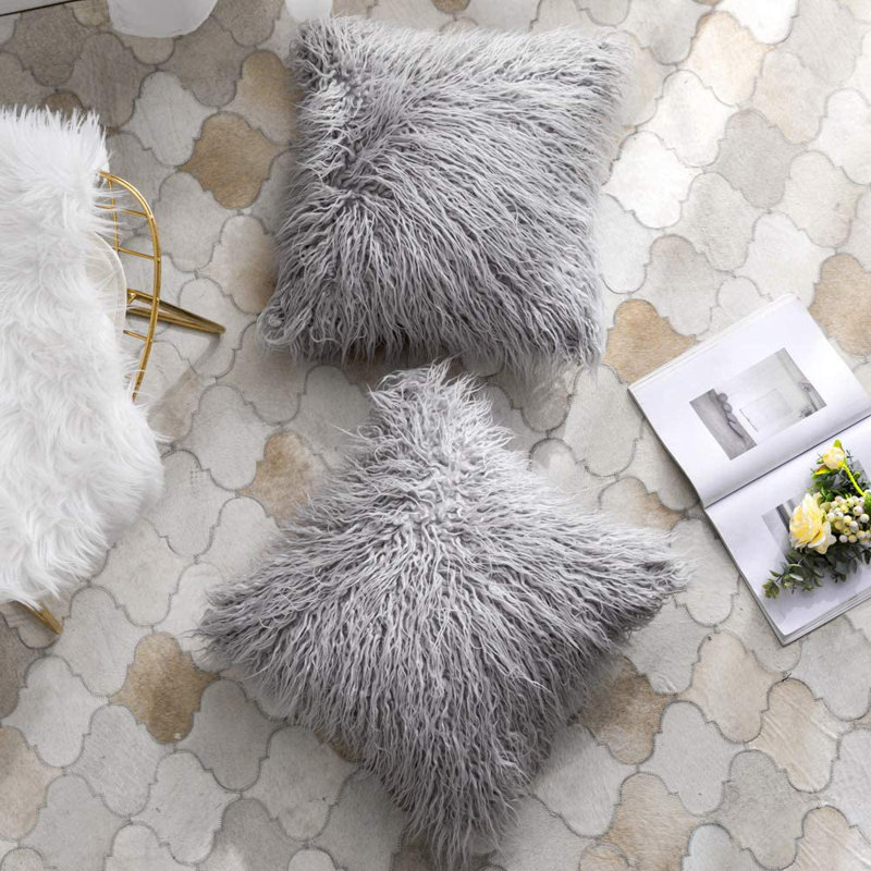 Housse de coussin en fausse fourrure, gris