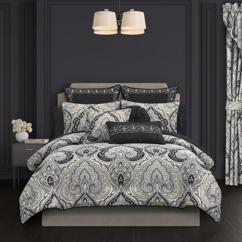 Coussin décoratif carré Messina 18 po noir