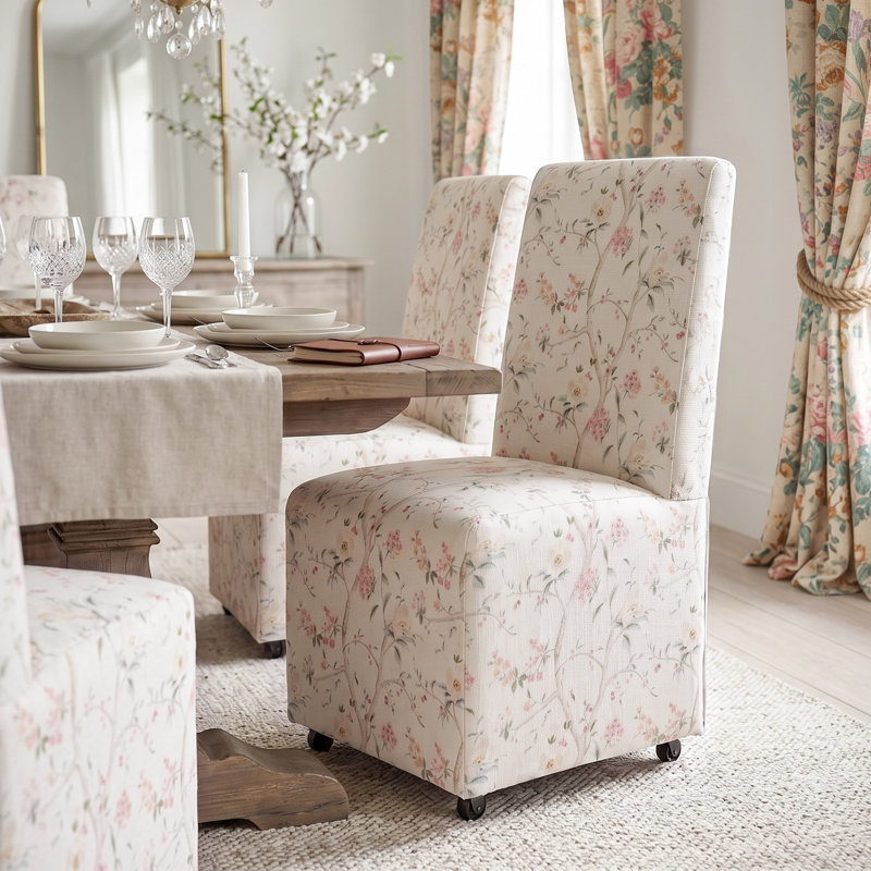 Chaise d'appoint rembourrée Colette avec roulettes, Chinoiserie blanche et rose