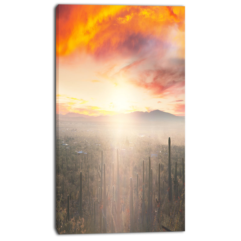 «Saguaro Cactus at Colorful Sunset», reproduction de photo sur toile tendue, H 32 po x l 16 po x P 1 po
