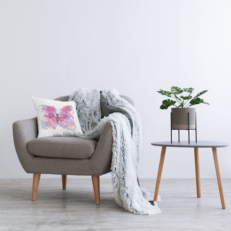 Coussin décoratif imprimé de lignes de griffonnage roses par Irena Orlov