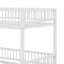 Structure de lit superposé double au-dessus d'un très grand lit double avec échelle-750993516-750993515