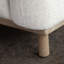 Canapé Larson en polyester orge clair avec bordure et pieds en bois