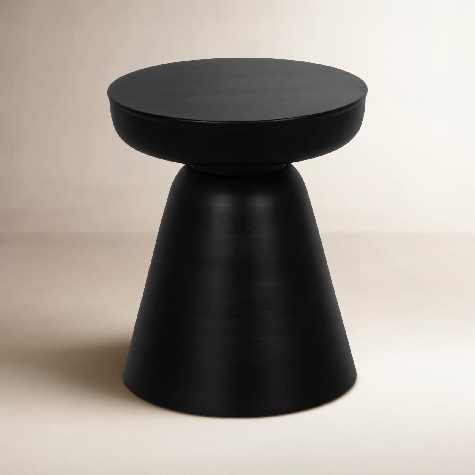 Vanola 16" End Table, Smooth Black