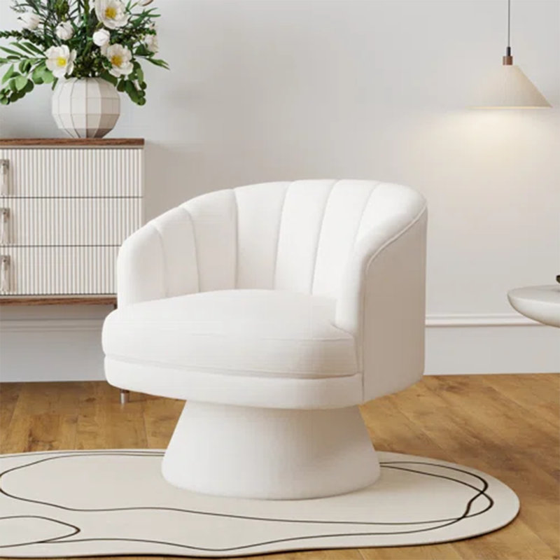 Fauteuil demi-tonneau pivotant en velours Murrow, Beige
