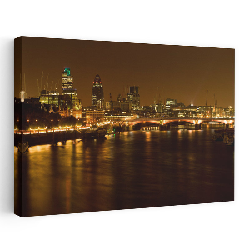 Vue de la rivière Thames depuis le pont de Waterloo la nuit, Londres, Angleterre, architecture contemporaine abstraite, art urbain