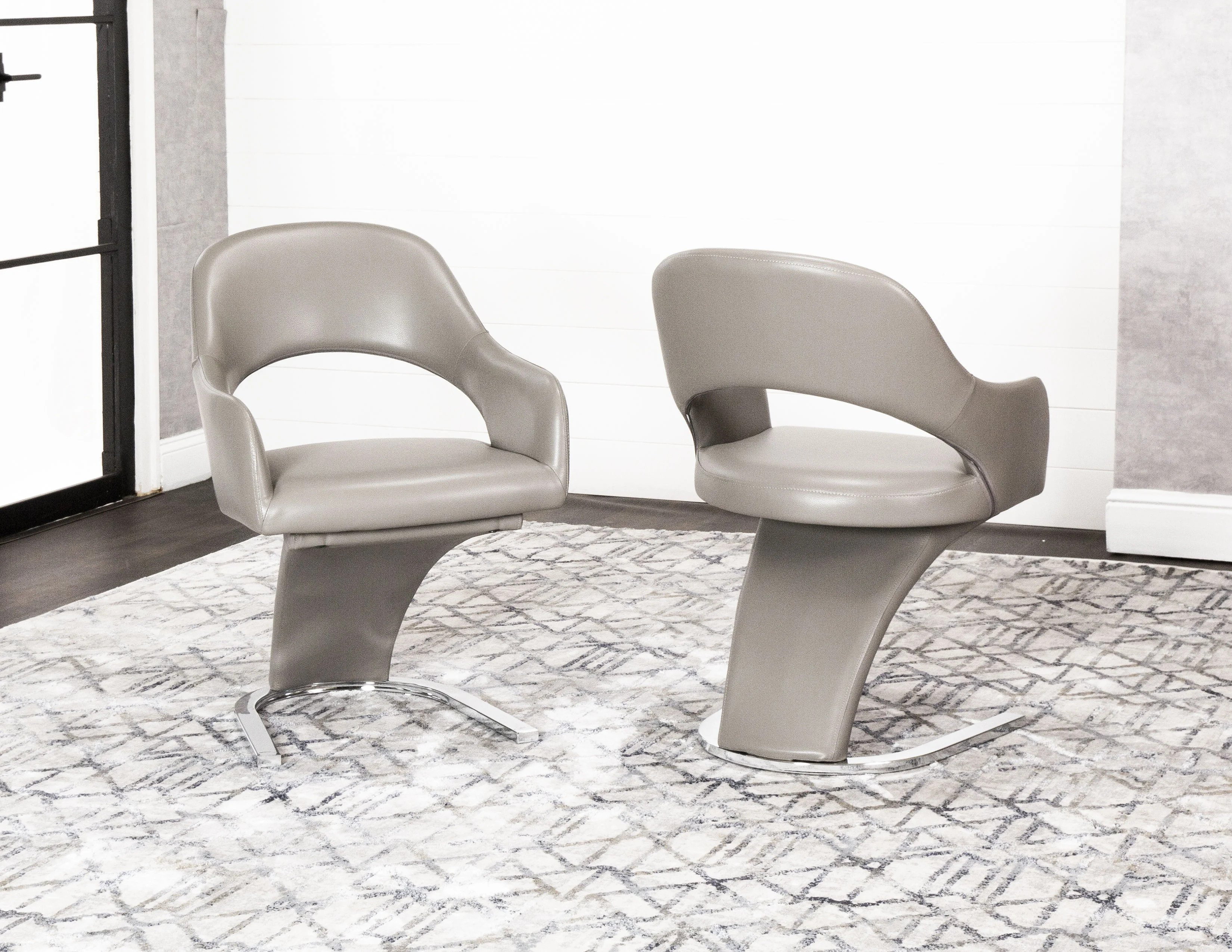 Curated visual reference: Ivy Bronx Anadi Unfinished Polyurethane Windsor Back Side Chair Photo Inspiration