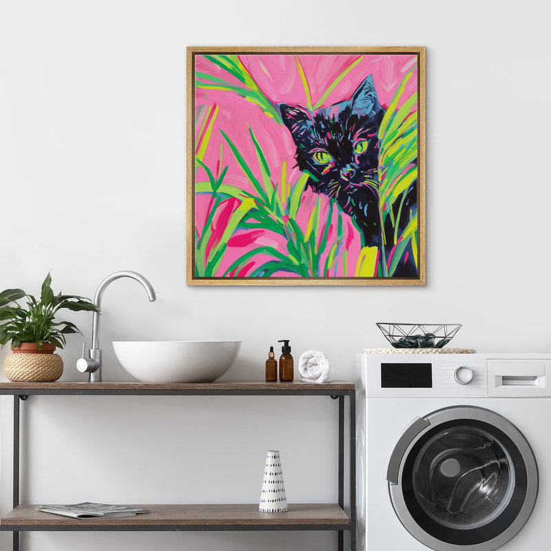 Chat noir caché derrière l'herbe, Cadre naturel flottant, H 16 po x l 16 po