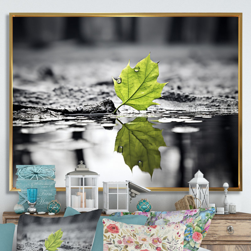 «Green Leaves Solitude In Winter II», reproduction d'art sur toile, H 24 po x l 32 po x P 1 po, Cadre flottant doré