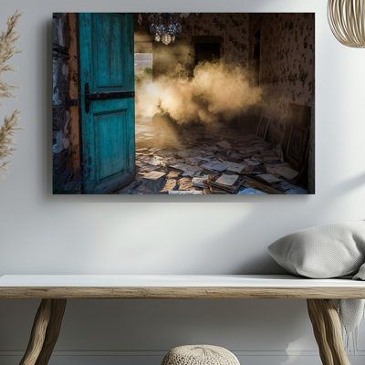 Toile, une porte en bois patiné peinte dans une teinte turquoise délavée se dresse légèrement Ajar dévoilant une pièce sombre où des arbres de toile