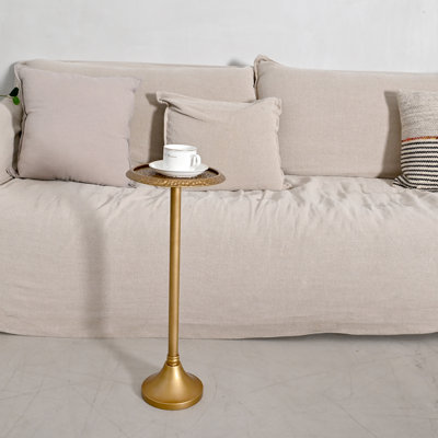  Antique Gold Drink Table – Hammered Metal Side Table for Small Spaces – Round Pedestal End Stand for Living Room, Bedroom, Office & Apartment Corner – Weighted Base, 23 Inch Tall