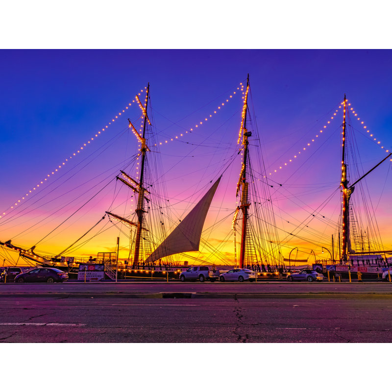 Coucher de soleil avec les voiles du musée maritime, San Diego, Californie, par Brian Mc Clean - Peinture, H 24 po x l 32 po