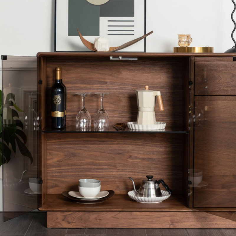 Buffet élégant avec tablettes en verre