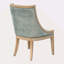 Chaise rembourrée avec garniture cloutée