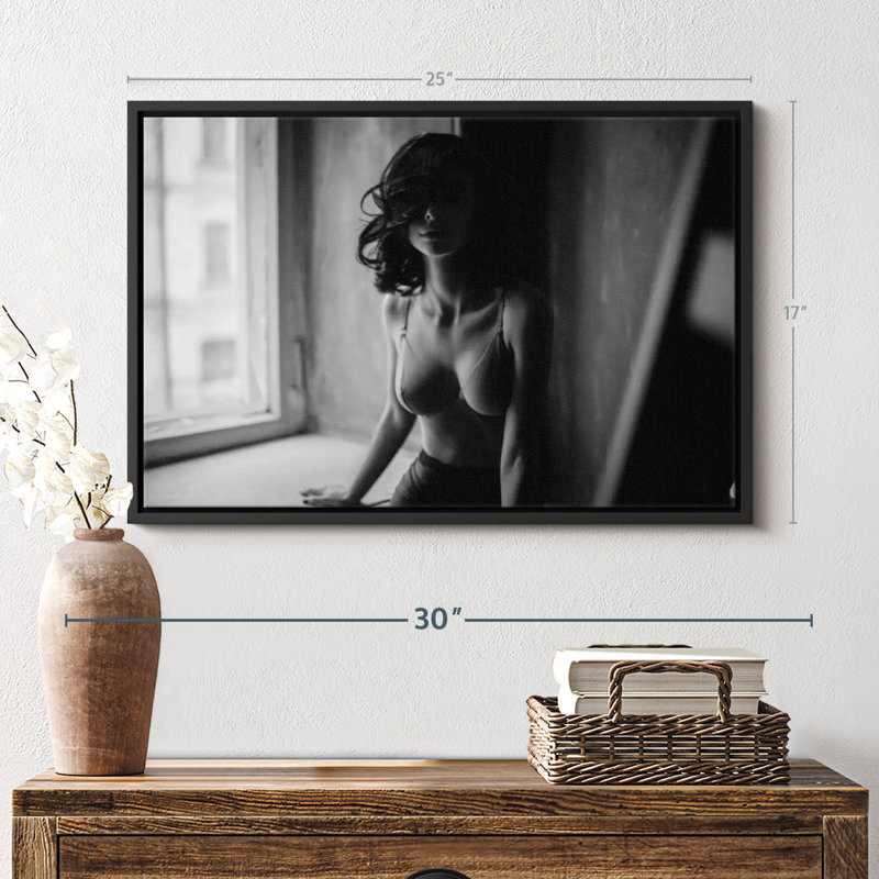 Femme séduisante, reproduction sur toile, H 17 po x l 25 po