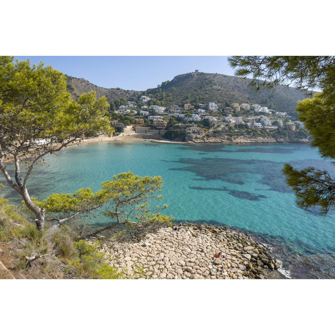 Playa Del Portet von Ana Del Castillo - Kunstdrucke auf Leinwand