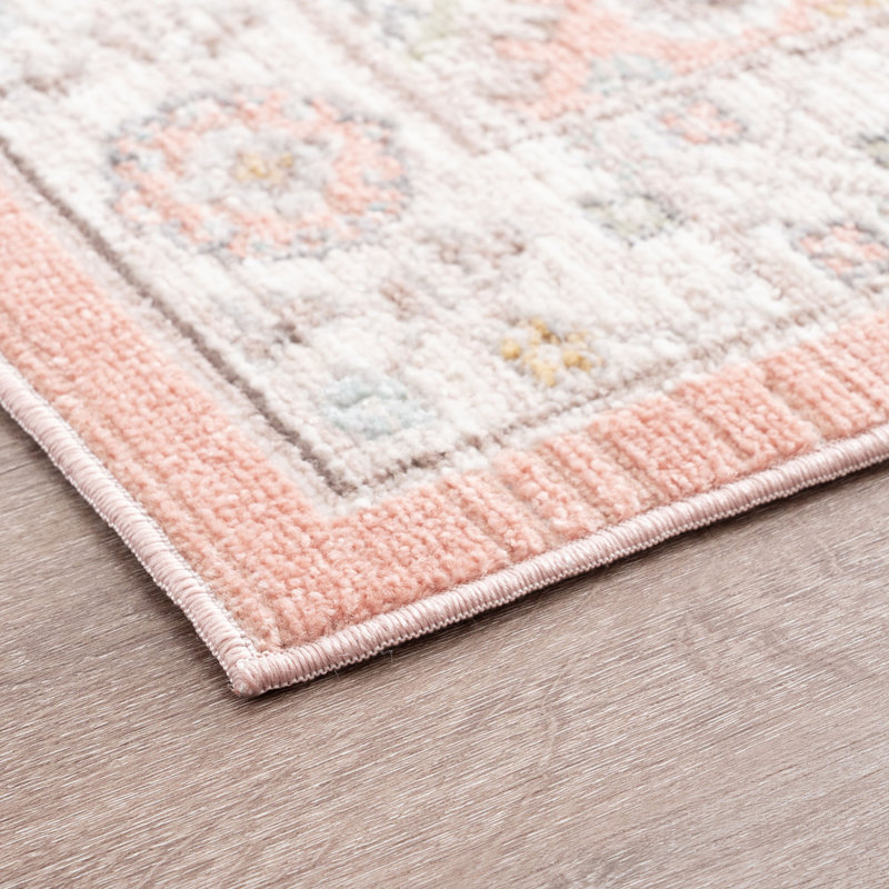 Tapis oriental rectangulaire saumon en polyester Ellen 5 pi 3 po x 7 pi, Rectangle 5 pi 3 po x 6 pi 11 po