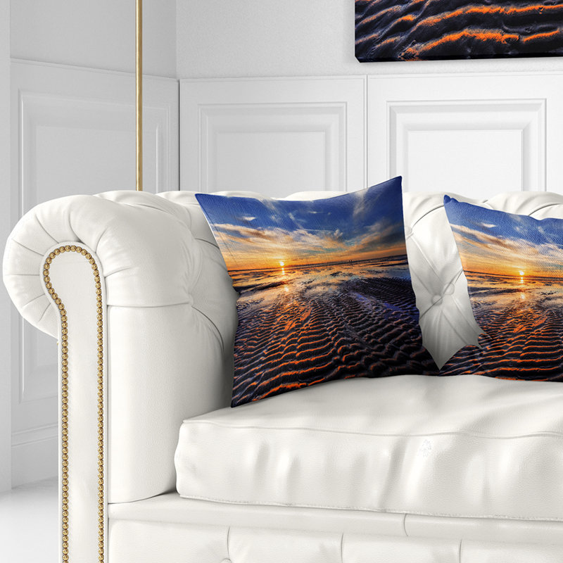 Vagues sur le sable pendant le coucher du soleil - Oreiller imprimé Sea & Shore, 16 po x 1 po, Coussin décoratif