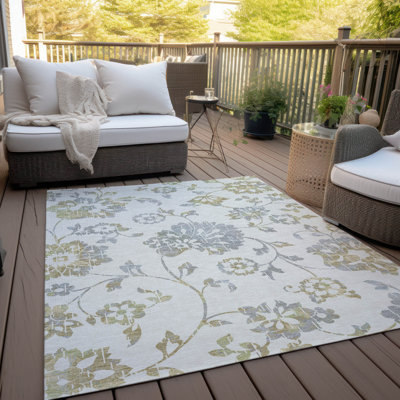 Malek Washable Floral Indoor / Outdoor Rug