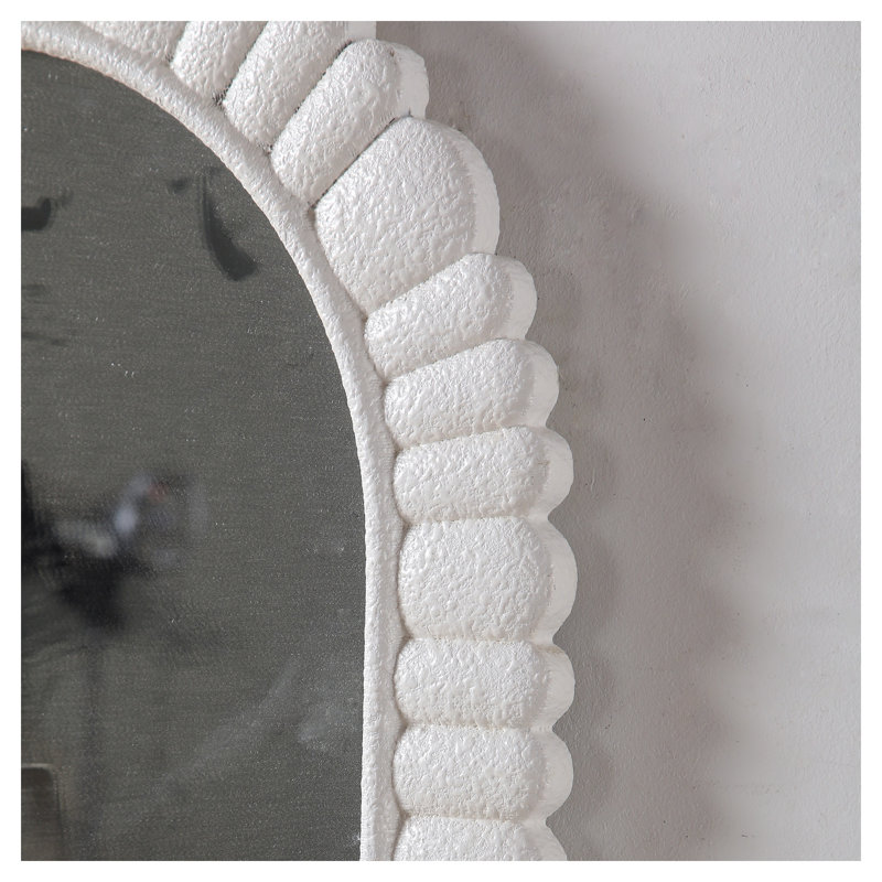 Miroir mural ovale festonné de 61 x 91 cm (24 x 36 po) avec cadre en MDF blanc crème texturé et verre argenté
