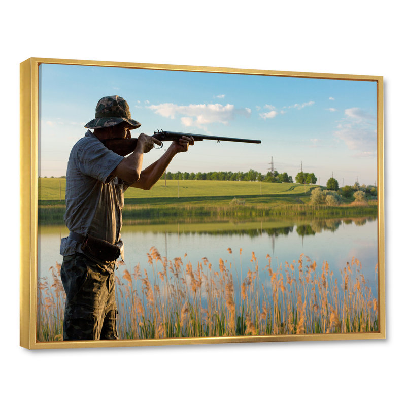 «Hunters Pursuit II», reproduction sur toile, Cadre flottant doré, H 34 po x l 44 po