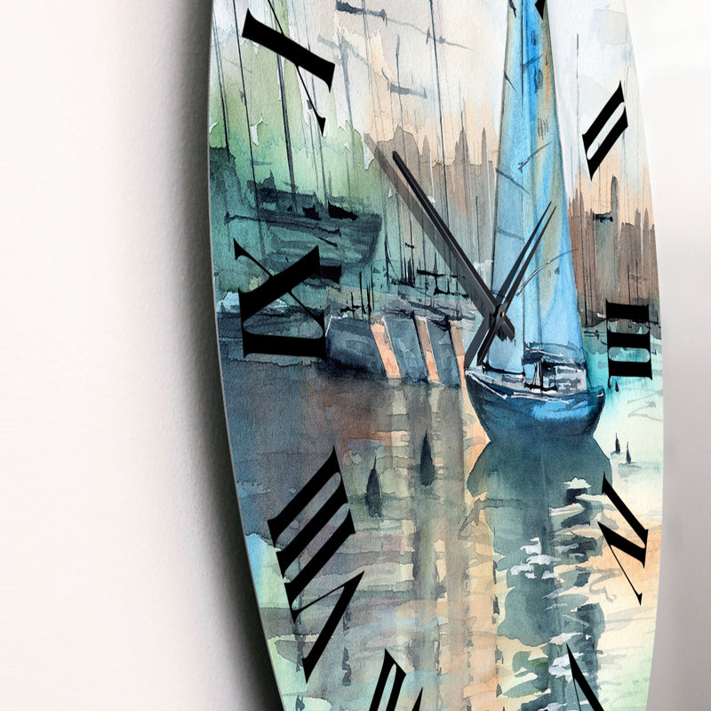 Un voilier dans une marina avec des yuis - Horloge murale nautique et côtière, Moyen