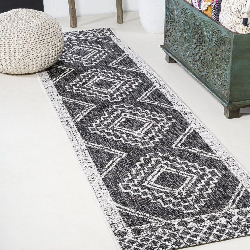 Senza Diamond Tribal Medallion Black/Ivory Indoor/Outdoor Rug, Runner 2'2" x 10'