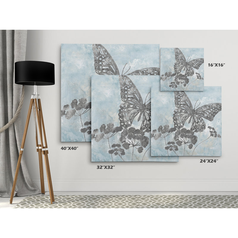 «Soft Silhouette Butterfly», reproduction de peinture acrylique sur toile tendue, H 16 po x l 16 po x P 1,5 po, Toile tendue