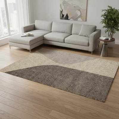 Tapis beige et gris à motif géométrique 8 pi x 11 pi
