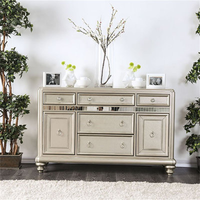 Buffet de 57 po de largeur Saylesville