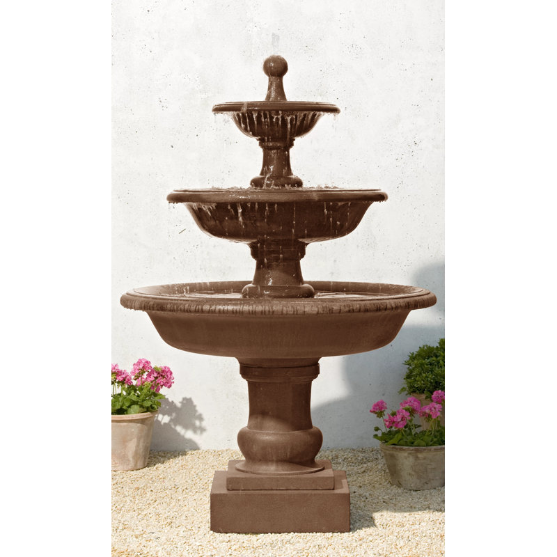 Fontaine en béton Vicobello, Pierre brune